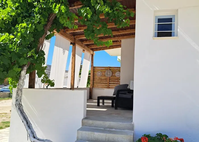 ニソス イオス ホテル 2*