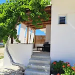 Nissos Ios Hotell 2*