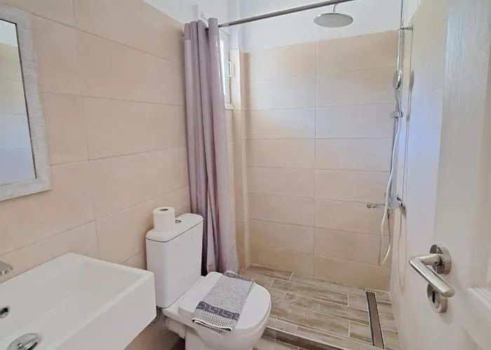 νήσος ίος 2*